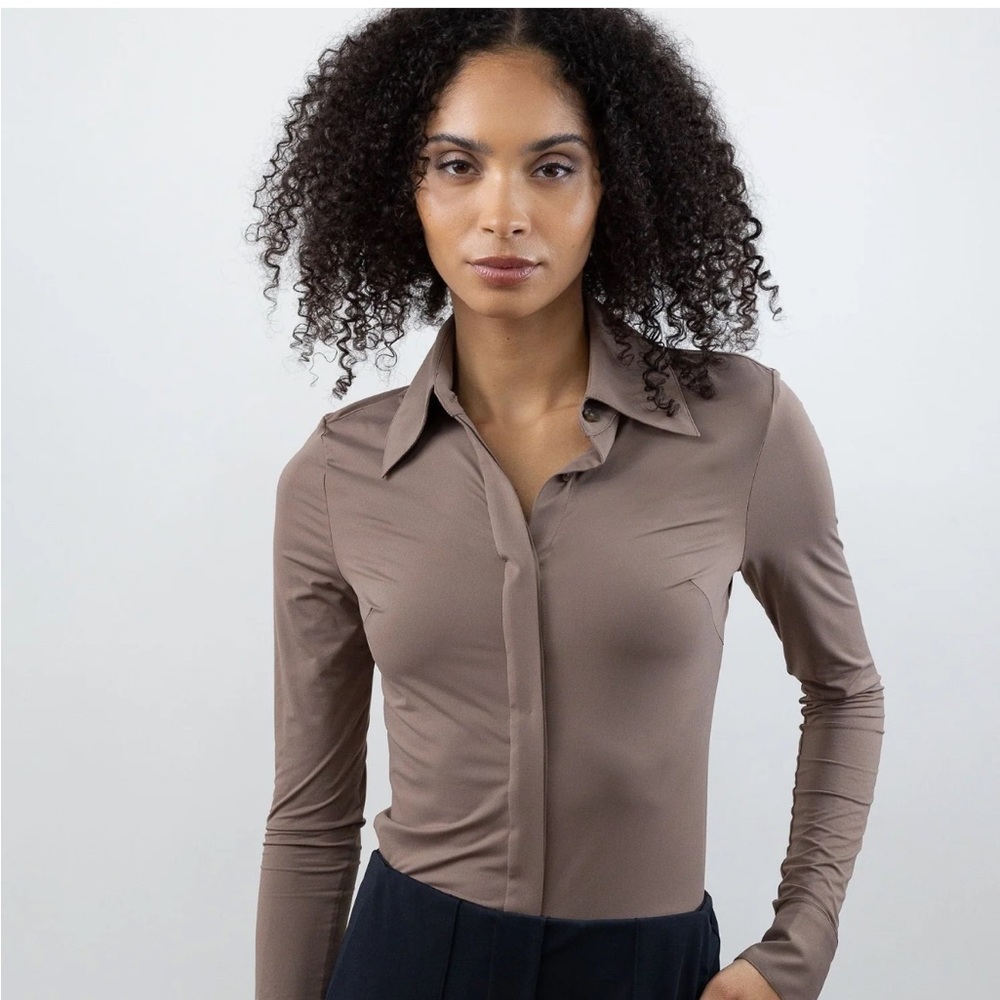 Luxeire Size Medium Mocha Button Up
